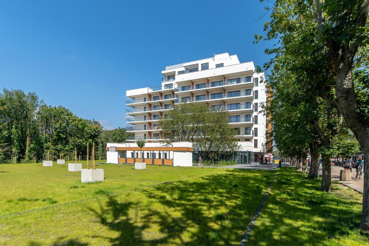 Family Holiday Apartment Aquamarina Prima By Noclegi Renters Miedzyzdroje Exteriör bild